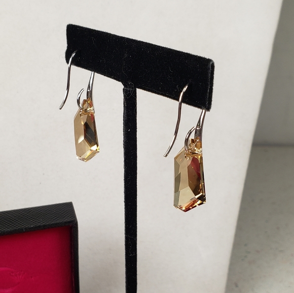 Osiana Lucky Stone Swarovski Crystals Champagne Dangle Earrings - Picture 11 of 13